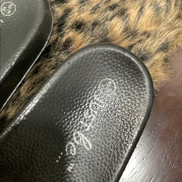 CANT EVEN SLIDES AND WEIRD SNAP BACK CAP - Picture 6 of 10